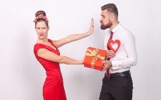 Valentine Week 2024: 7 Things You Must NEVER Gift Your Boyfriend/Girlfriend As Per Astrology