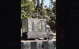 ‘Peak Bengaluru Moment’ In Headlines Yet Again After Wheeled Clothing Shop Goes Viral