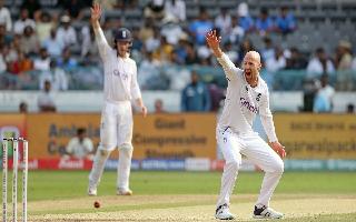 ind-vs-eng-test-england-bowling-coach-attributes-reduced-bowling-for-jack-leach-against-india-to-knee-injury-says-it-must-be-pretty-serious