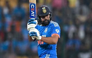already-mera-2-zero-ho-gaya-rohit-sharmas-hilarious-banter-with-umpire-during-3rd-t20i-goes-viral-video