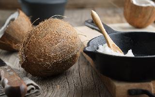 6 Benefits Of Cooking Your Food With Coconut Oil Instead Of Regular Oil