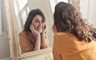 7 Benefits Of Placing Mirror In Your Home To Invite Wealth And Happiness | Vastu Tips