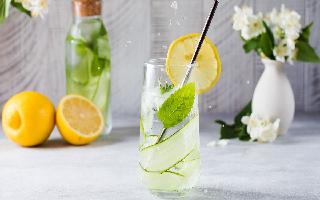 6-amazing-benefits-of-starting-your-day-by-drinking-cucumber-water