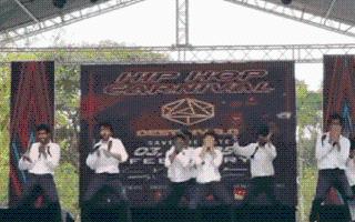 boys-dancing-to-shah-rukh-khan-chammak-challo-turn-into-overnight-internet-sensation-for-their-killer-moves-viral-video