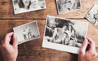 7-vastu-tips-for-placing-family-photos-to-ensure-family-harmony-and-happiness