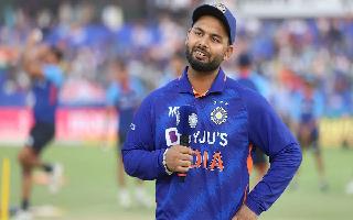 sunil-gavaskar-bats-for-rishabh-pant-over-kl-rahul-for-t20-world-cup-2024-says-even-on-one-leg