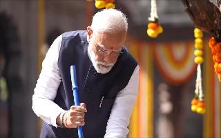 pm-modi-cleans-nashik-kalaram-temple-asks-youth-to-clean-temples-ahead-of-ram-mandir-pran-pratishtha-watch