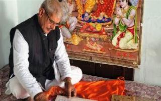 ram-devotee-writes-entire-ramayan-using-sitaram-says-got-strength-from-hanuman
