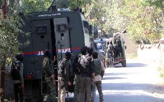 jammu-kashmir-day-after-kulgam-encounter-underway-in-sophian-district-chotigam-area-army-crpf-terrorists-trapped-latest-updates