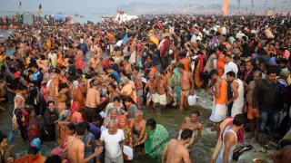 Maha Kumbh Mela 2025 Threat: Panic At Mela Site After Viral Instagram Post; E-Rickshaw, Taxi Banned In Sangam Area On New Year