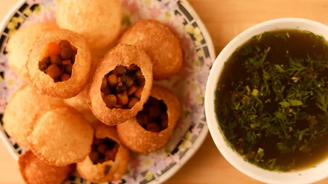 tamil-nadu-pani-puri-vendor-receives-gst-notice-over-rs-40-lakh-digital-payments