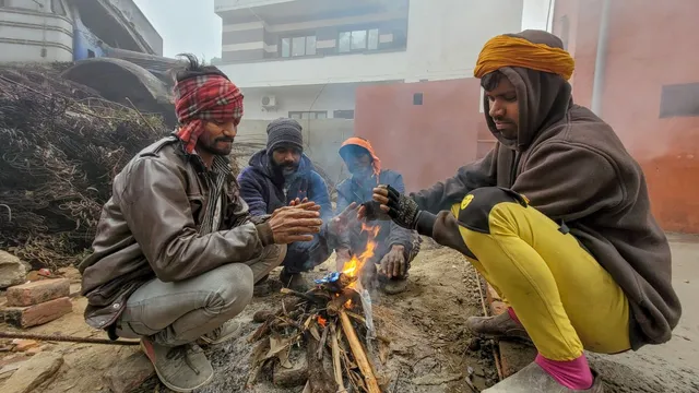up-weather-update-dense-fog-intense-cold-engulf-uttar-pradesh-rain-likely-tomorrow