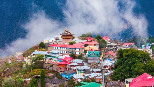 shimlas-new-lift-connects-middle-bazaar-to-mall-road-for-just-rs-10