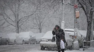 us-winter-storm-heavy-snowfall-hits-central-us-flights-cancelled-warnings-issued-against-travel-key-updates