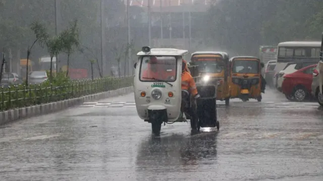 chennai-weather-imd-yellow-alert-for-rain-amid-foggy-conditions-over-weekend-heavy-rain-in-tamil-nadu-till-jan-14-forecast