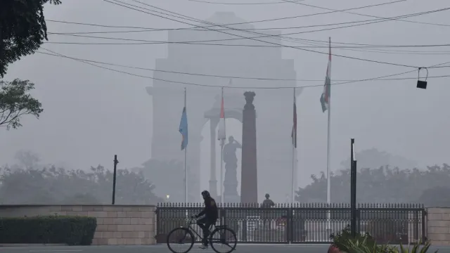 delhi-weather-winter-chills-to-intensify-as-imd-predicts-heavy-rain-on-weekend-sharp-drop-in-temp-forecast
