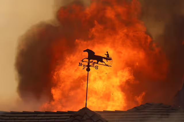 los-angeles-wildfires-dead-as-blaze-intensifies-thousands-of-structures-destroyed-officials-say-no-relief-in-sight-updates
