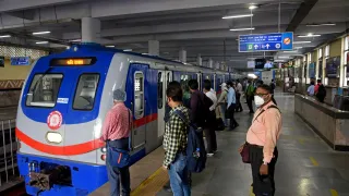 durga-puja-2024-kolkata-metro-to-run-post-midnight-from-saptami-to-dashami-to-these-spots-check-schedule