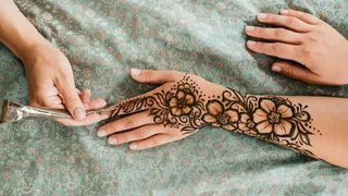 Arabic Mehndi Designs For Back Hand: Simple And Trendy Designs For Girls To Outshine Every Occasion