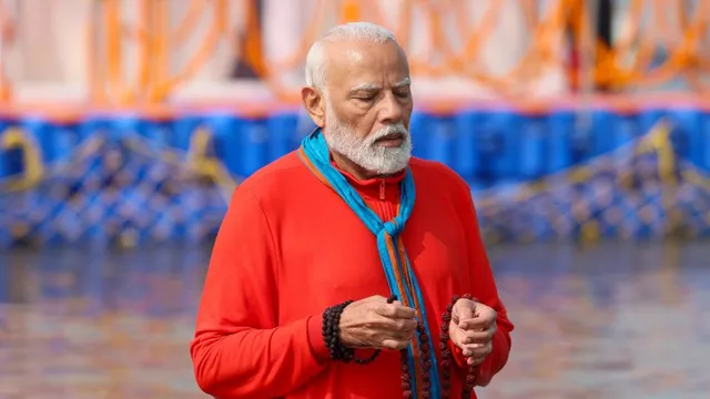 pm-modi-calls-snan-at-triveni-sangam-moment-of-divine-connection-during-maha-kumbh-2025