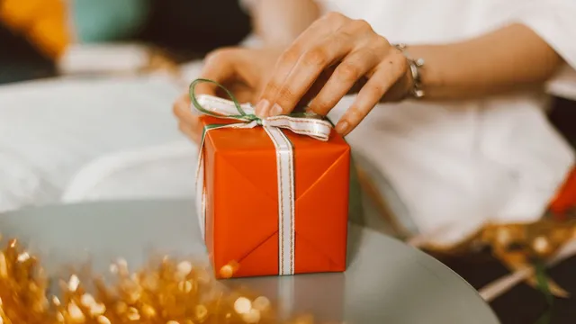 5-cute-and-romantic-gifts-you-can-surprise-your-partner-with-on-promise-day