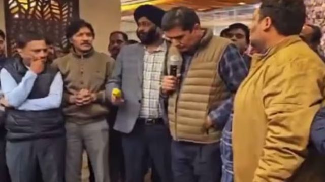 aaps-saurabh-bhardwaj-gets-emotional-while-accepting-defeat-in-delhi-election-watch-video