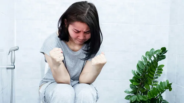 doctor-insights-on-how-chronic-constipation-can-lead-to-piles-and-anal-fissures-in-adults-aged-45-to-65
