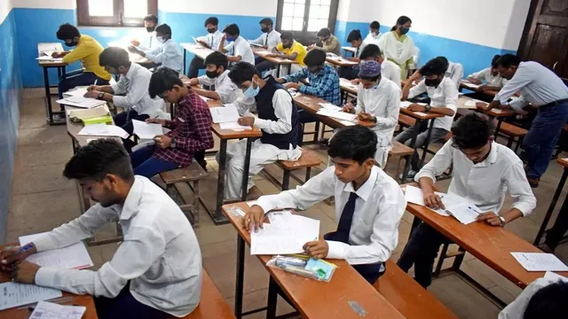 cbse-board-exam-2025-tomorrow-guidelines-security-measures-permitted-items-restricted-items-list-how-to-check-admit-card-class-10-english-exam-sample-paper-latest-updates