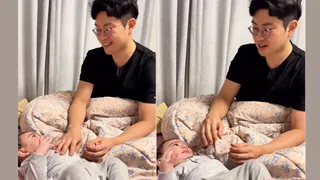 Heartwarming Video Of Korean Father Singing Hindi Lullaby Chanda Hai Tu To His Baby Goes Viral; Internet Reacts With Love