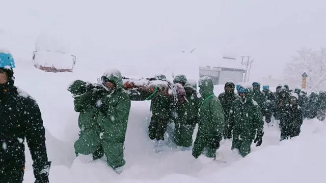 chamoli-avalanche-rescue-ops-for-22-trapped-workers-resumes-iaf-choppers-waiting-for-weather-to-improve-top-updates