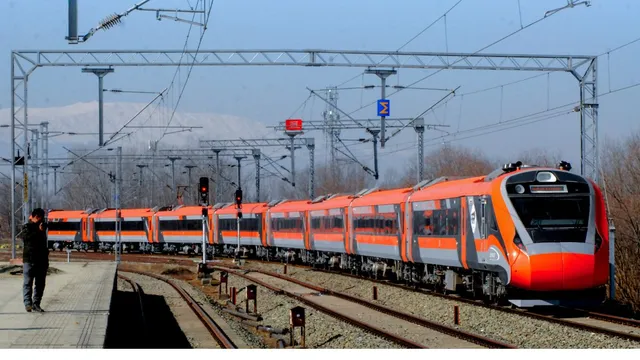 nternational-womens-day-2025-allwomen-crew-operates-vande-bharat-train-csmtshirdi-central-railway-tribute-watch-video