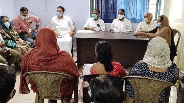 husbands-take-oath-on-behalf-of-wives-chhattisgarh-parawara-village-video-sparks-controversy-women-reservation-panchayati-raj-system