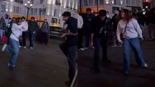 Woman Dances To Ranveer Singh's Iconic Song Malhari With Stranger On London Streets; Netizens Call It 'The Perfect Vibe'