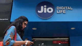 Best Reliance Jio Budget-Friendly Prepaid Mobile Recharge Plans Under ₹300 For 2025 – Full Details on Data, Calls & Unlimited 5G, Check Details Now!
