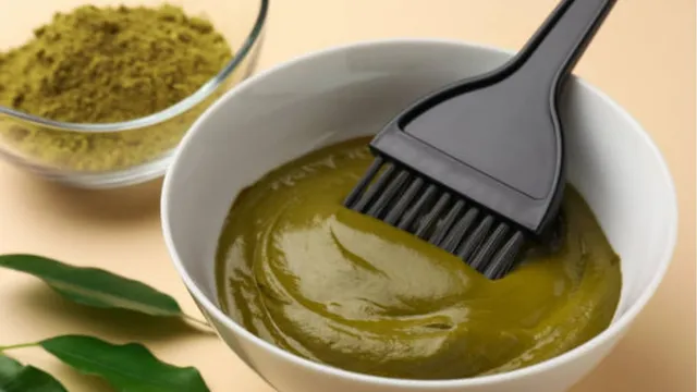 5-ingredients-to-mix-in-henna-hair-pack-to-achieve-black-and-shiny-hair-naturally