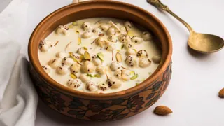 5 Reasons To Eat Makhana Boiled In Milk Before Going To Bed