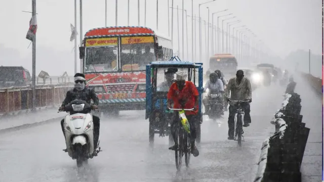 lucknow-weather-city-hit-by-torrential-rain-imd-issues-alert-for-strong-winds-in-up-for-next-two-days-ayodhya-varanasi-forecast
