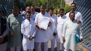 MP LoP Meets EOW DG To Seek Probe Against BJP Minister In Transport Scam, Defamation Notice Against Congress Leader