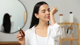 5-essential-oils-that-you-can-use-in-place-of-perfume-or-scent