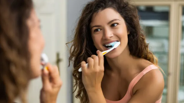 how-to-brush-your-teeth-and-floss-properly-doctor-lists-common-mistakes-to-avoid