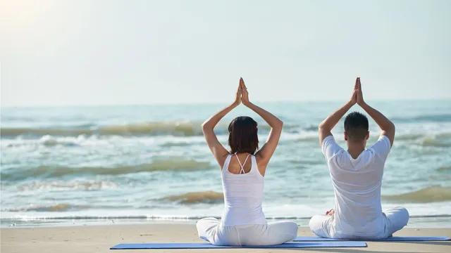 6-yoga-asanas-under-15-minutes-that-will-keep-you-energised-on-busy-mornings