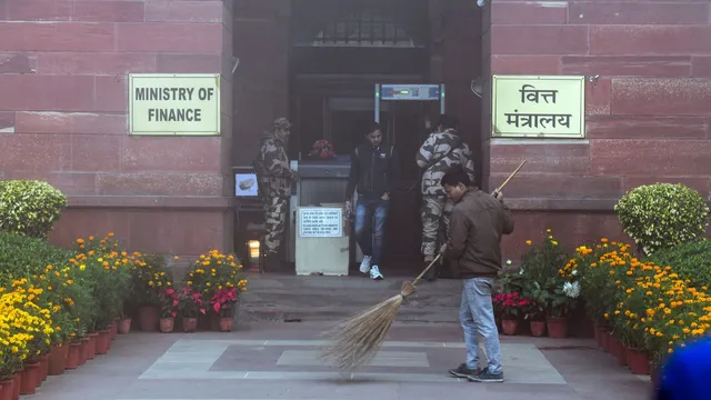 centre-to-raise-rs-8-lakh-cr-from-market-in-first-half-of-fy26-know-where-it-plans-to-spend-the-amount