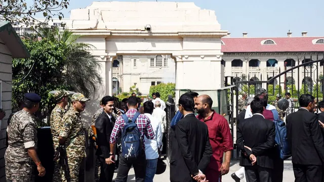 no-service-charge-in-restaurants-delhi-high-court-upholds-guidelines-prohibiting-mandatory-imposition