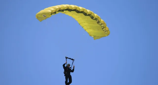drdo-develops-indigenous-military-combat-parachute-system-enabling-30000-ft-jumps-production-to-begin-in-kanpur