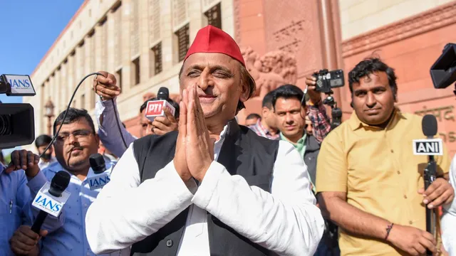 double-vicious-cycle-akhilesh-yadav-slams-centre-after-market-plunged-says-common-people-losing-money