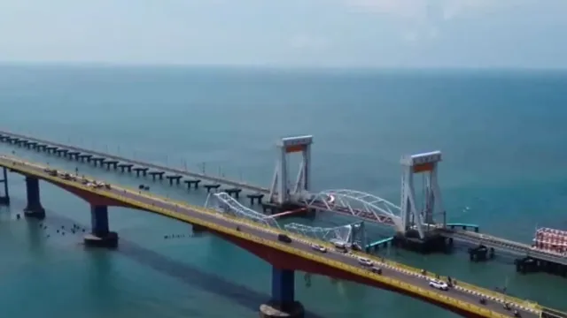 pamban-rail-bridge-pm-modi-to-inaugurate-indias-first-vertical-lift-sea-bridge-in-rameswaram-tomorrow-key-features