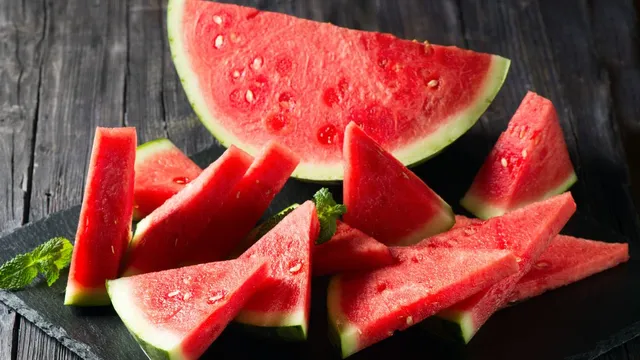 avoid-drinking-water-after-eating-these-5-fruits