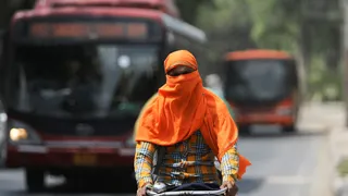 Delhi Weather: IMD Issues First Heatwave Alert Of Season As Temp Hits 41 Degrees, Thunderstorms Likely On April 10
