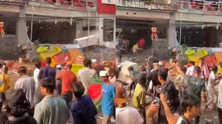 Chaos Erupts In Bangladesh: KFC, Bata, Pizza Hut Outlets Vandalised Amid Anti-Israel Protests | Watch Viral Video