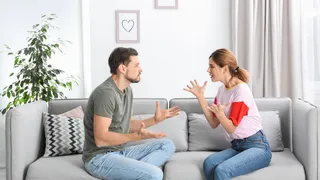 6 Toxic Signs You Should Never Tolerate In A Romantic Relationship; Love Bombing, Gaslighting And More